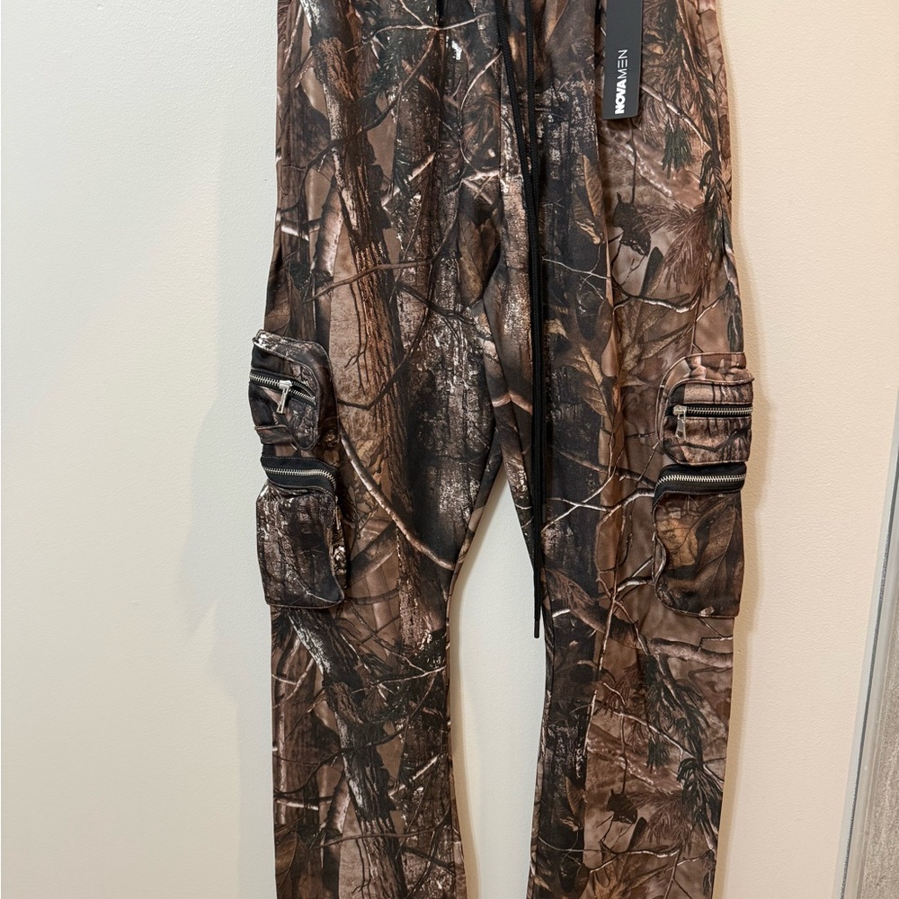 Fashion Nova Men’s Tree Camouflage Cargo Pants - Picture 4 of 6